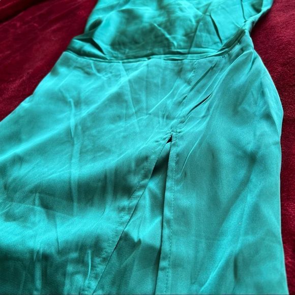 SatinβMaxi dress withΒ slit - Picture 4 of 9